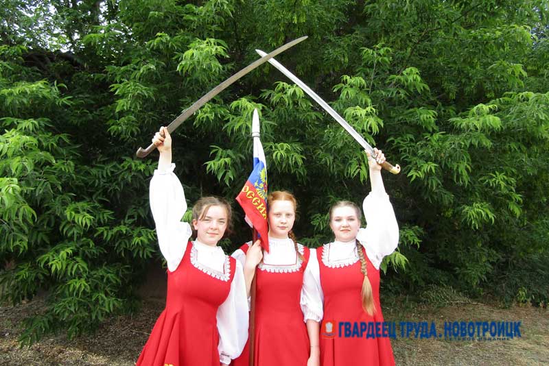 Жителей пригородных поселков Новотроицка отметили за гуманитарную помощь бойцам СВО
