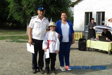 Жителей пригородных поселков Новотроицка отметили за гуманитарную помощь  бойцам СВО