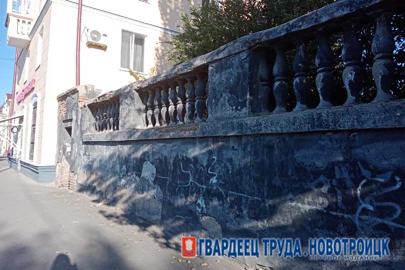 В исторической части Новотроицка отремонтируют ограждающие конструкции между многоквартирными  домами