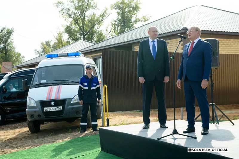 Заместитель Председателя Правления ПАО «Газпром» Виталий Маркелов поздравил семью Волчковых из оренбургского села Нежинка с подключением их дома к природному газу