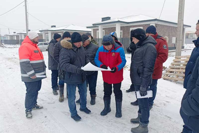 В Орске новые дома для пострадавших от паводка подключают к электричеству, газу и водопроводу