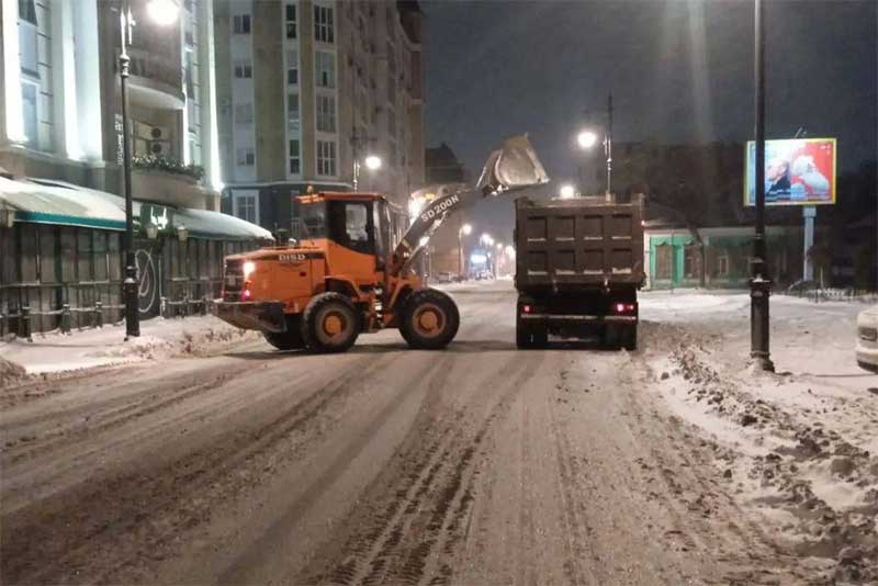 Евгений Солнцев поручил Государственной жилищной инспекции контролировать работы по уборке  снега во дворах  и оперативно  реагировать на обращения жителей