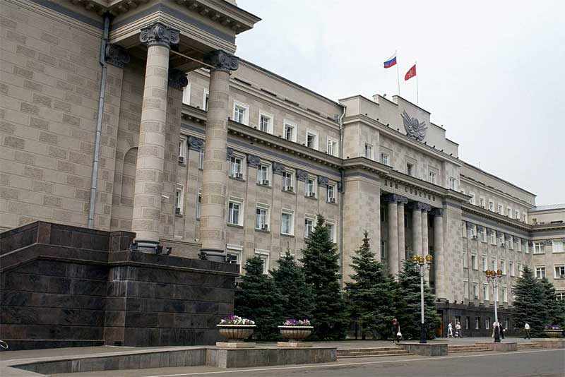 Губернатор Оренбуржья Евгений Солнцев выразил соболезнование родным и близким погибшего от рук преступника новотроицкого полицейского