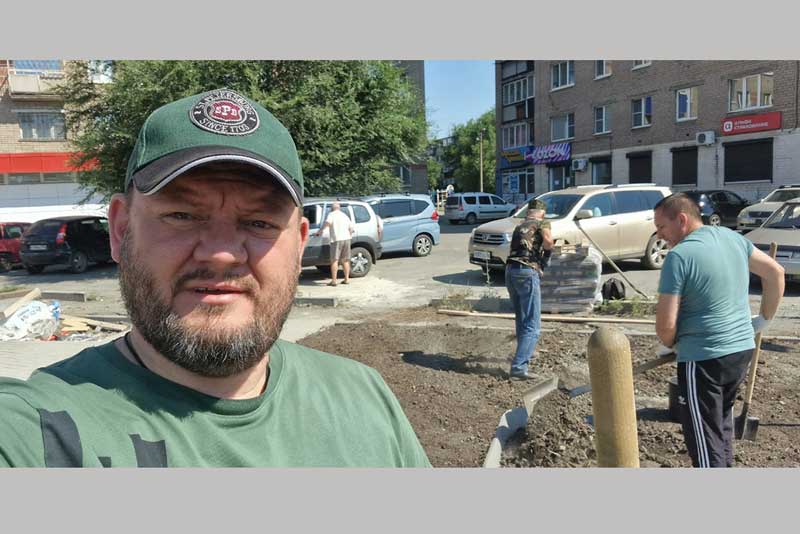 Активисты новотроицкого «Боевого братства» принимают участие в работе по созданию сквера памяти погибшим на СВО