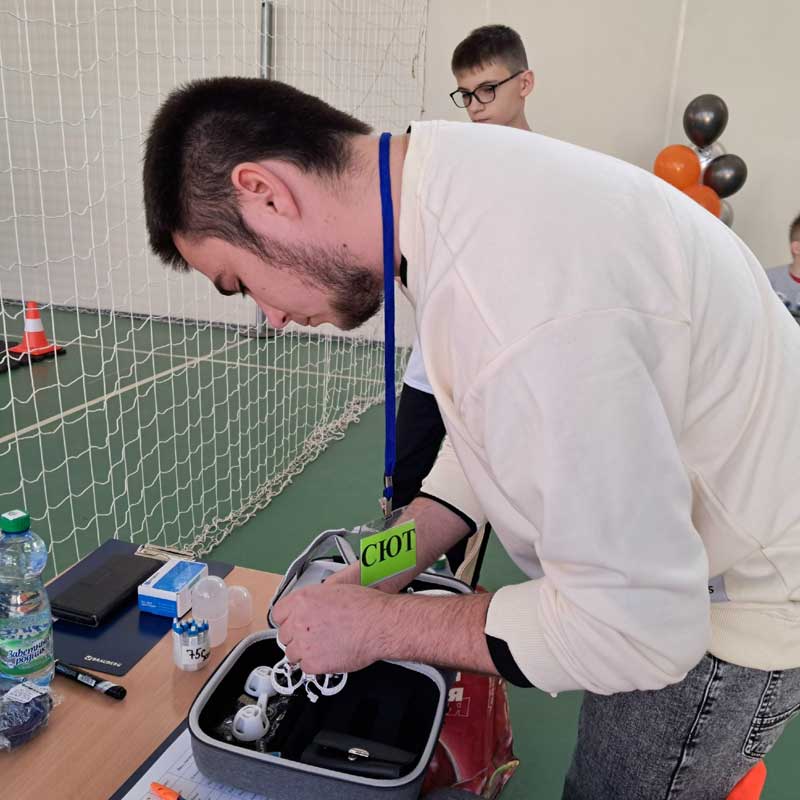 В Новотроицке прошли первые зональные соревнования по управлению беспилотниками