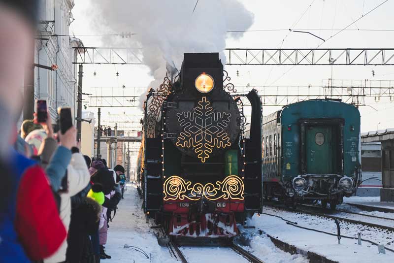 Поезд Деда Мороза в Оренбурге встретили  более 6 тысяч человек