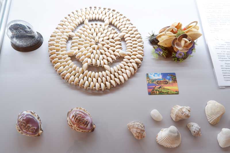 В Новотроицком музее зрителям представляют выставку «Крым – частица России» (6+)