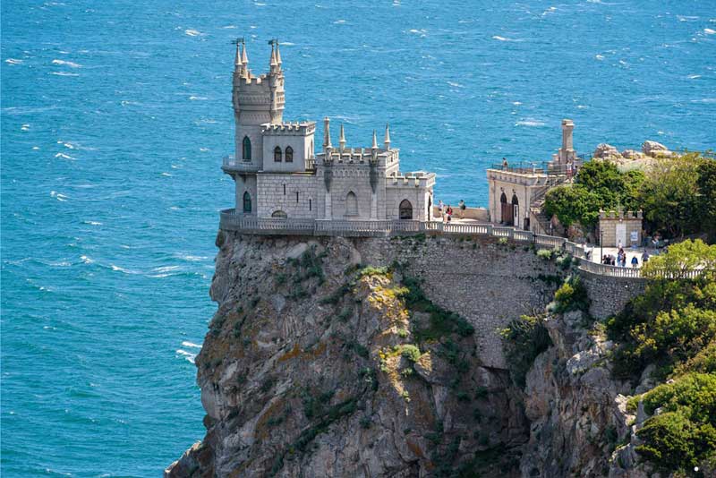 В Новотроицком музее зрителям представляют выставку «Крым – частица России» (6+)