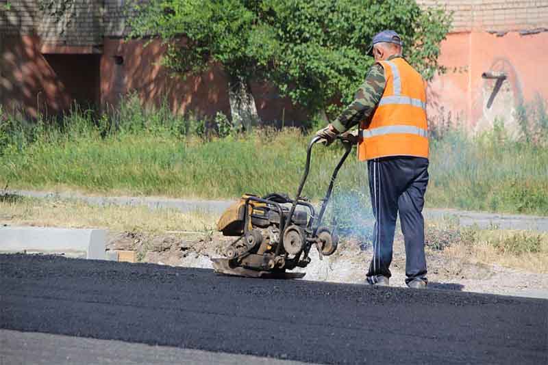 Ремонты городских дорог Новотроицка, которые проходят в рамках нацпроекта, в самом разгаре (фото)