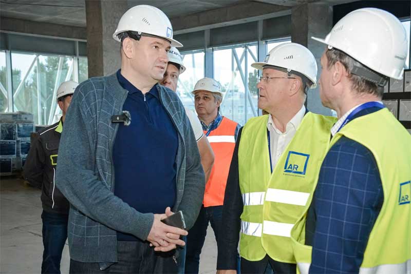 Перед вылетом на Петербургский экономический форум Е.Солнцев оценил работы по реконструкции аэропорта в Оренбурге