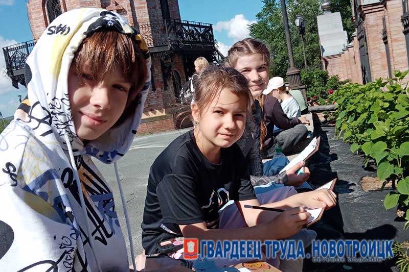 Юные художники Новотроицка искали вдохновение на свежем воздухе