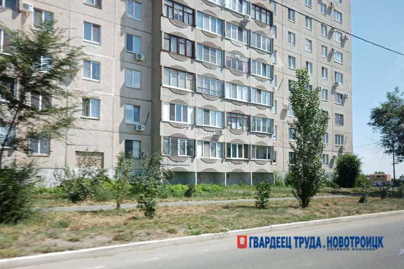 Глава Новотроицка Денис Меньшиков оценил работы, проводимые по благоустройству города