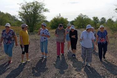 «У старости не старое лицо»: активисты новотроицкого городского совета ветеранов сходили в мини-поход