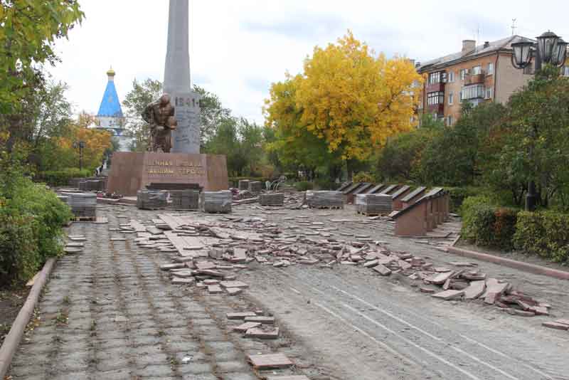 Сквер у монумента «Вечно живым»: реконструкция продолжается