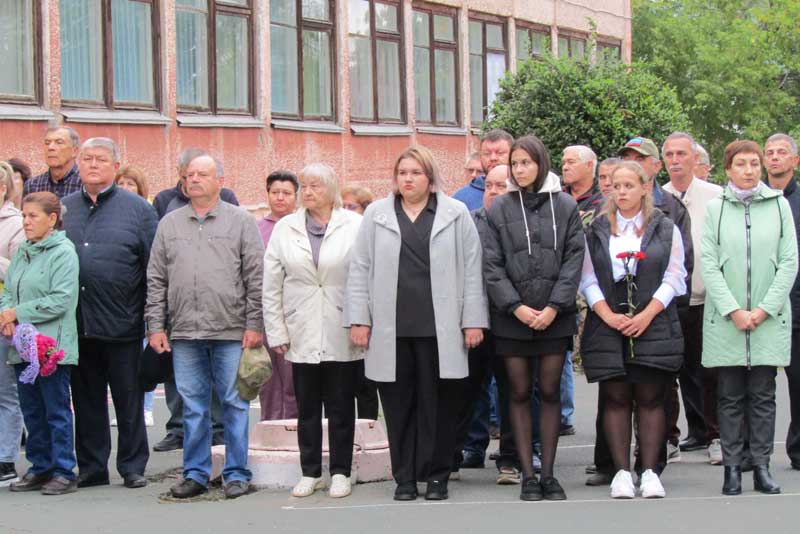 В школе села Хабарное открыли мемориальную доску в память о бойце СВО Алексее Жмуркине