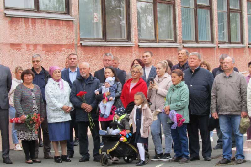 В школе села Хабарное открыли мемориальную доску в память о бойце СВО Алексее Жмуркине