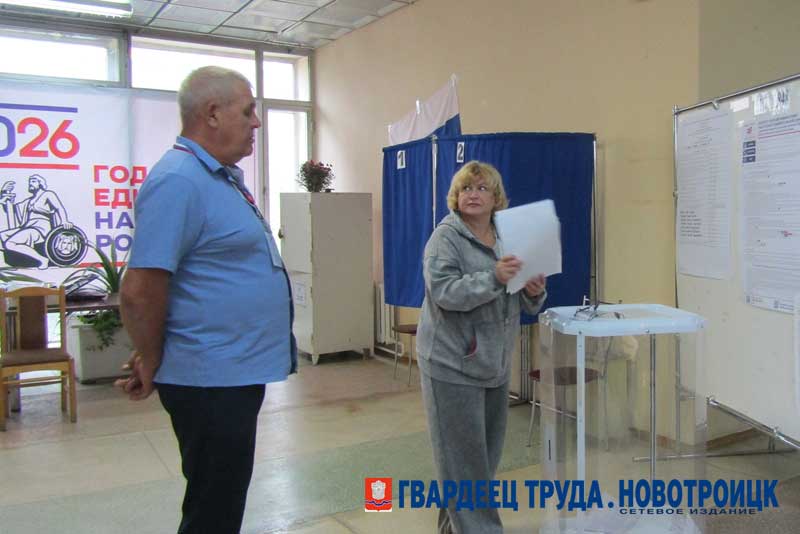 В Новотроицке перед избирателями выступил муниципальный камерный хор