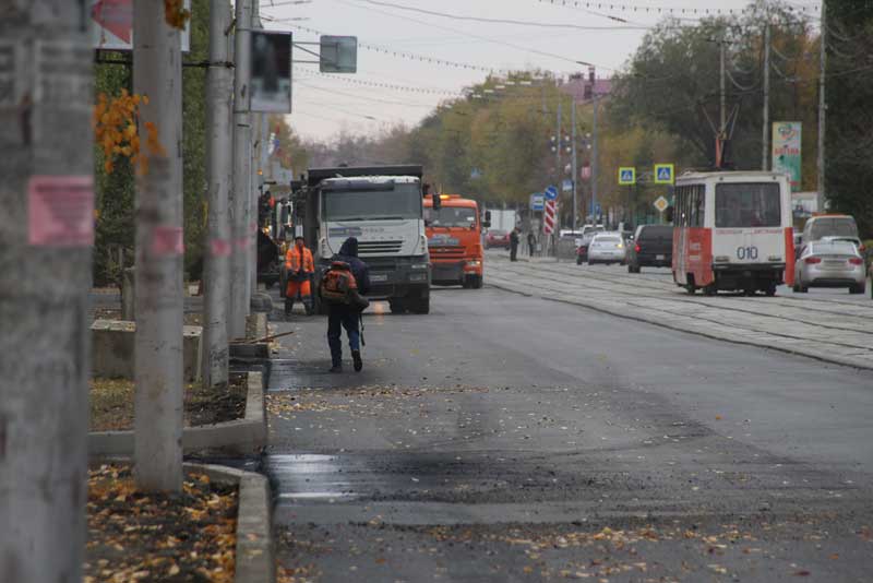 Ремонт дорожного полотна на улице Советской продолжается