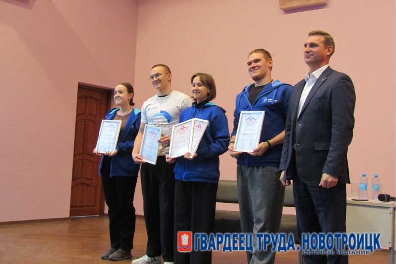 Глава Новотроицка провел со  студентами  «Диалог на равных»