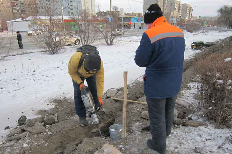 В Сквере воинов-интернационалистов продолжается реконструкция