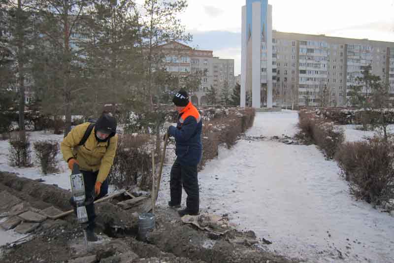 В Сквере воинов-интернационалистов продолжается реконструкция