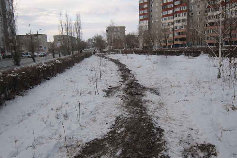 В Сквере воинов-интернационалистов продолжается реконструкция