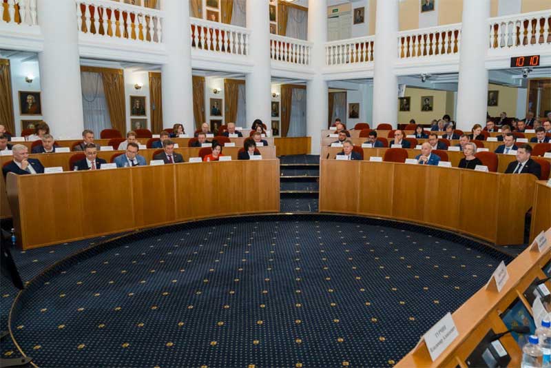 Сегодня, 18 декабря, депутаты Законодательного Собрания области приняли во втором чтении бюджет Оренбуржья  на 2026 год и плановый период 2027 и 2028 годов