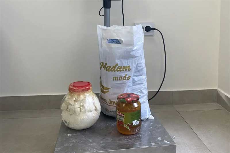 В аэропорту Оренбурга было выявлено, изъято и отправлено на уничтожение более 8 килограммов  продукции животного происхождения без ветеринарных документов