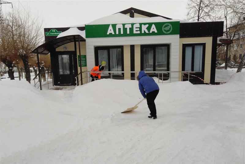 Волонтеры приходят на помощь попавшим в снежный плен (фото)