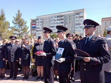 В Оренбуржье проститься с погибшим Никитой Гнусиным пришли раненные полицейские
