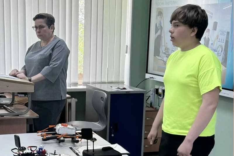В  гимназии № 1 Новотроицка в рамках федерального проекта успешно работает кружок «Беспилотные авиационные системы»