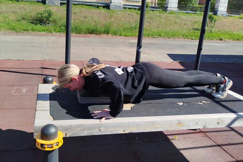 В дни летних каникул новотроицкие школьники сдают нормативы спорткомплекса ГТО