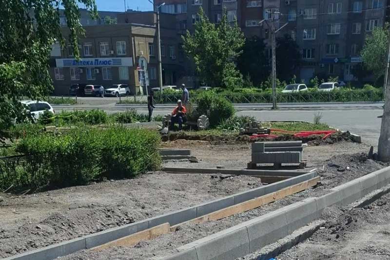 До 30 сентября подрядчик проведет благоустройство общественной территории на главной улице Новотроицка