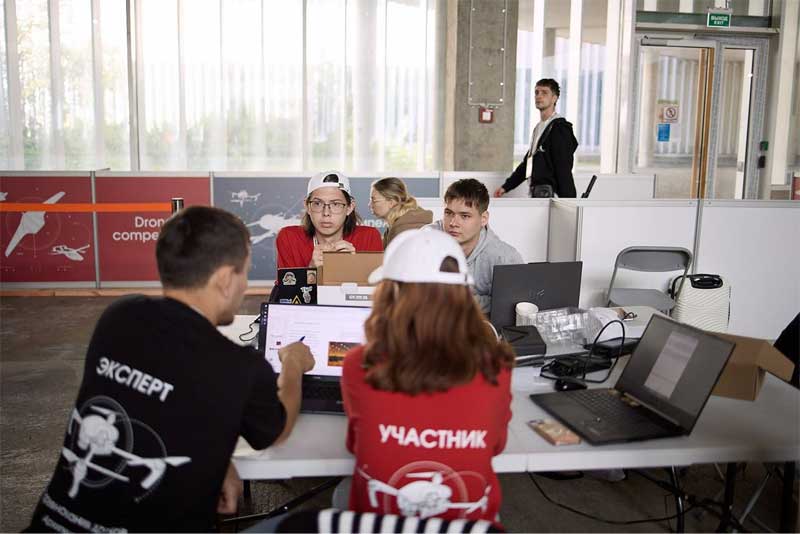 Оренбургская команда на международном форуме успешно защитила проект развития инфраструктуры беспилотной авиации