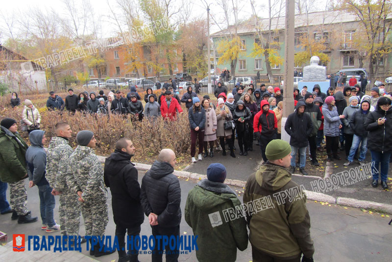 Еще одна группа новотройчан, призванных в рамках частичной мобилизации, пополнила ряды Российской армии