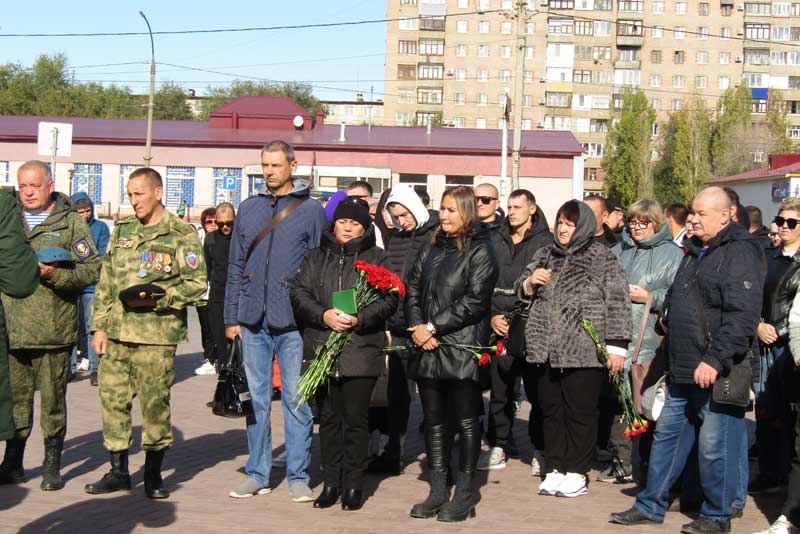 В последний путь. Новотроицк простился с бойцом СВО Феликсом Казаевым