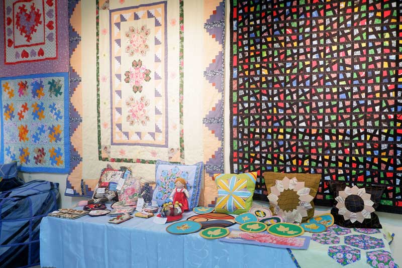 Новотроицкие мастерицы рукоделия представили свои работы на выставке «Палитра души» (0+)