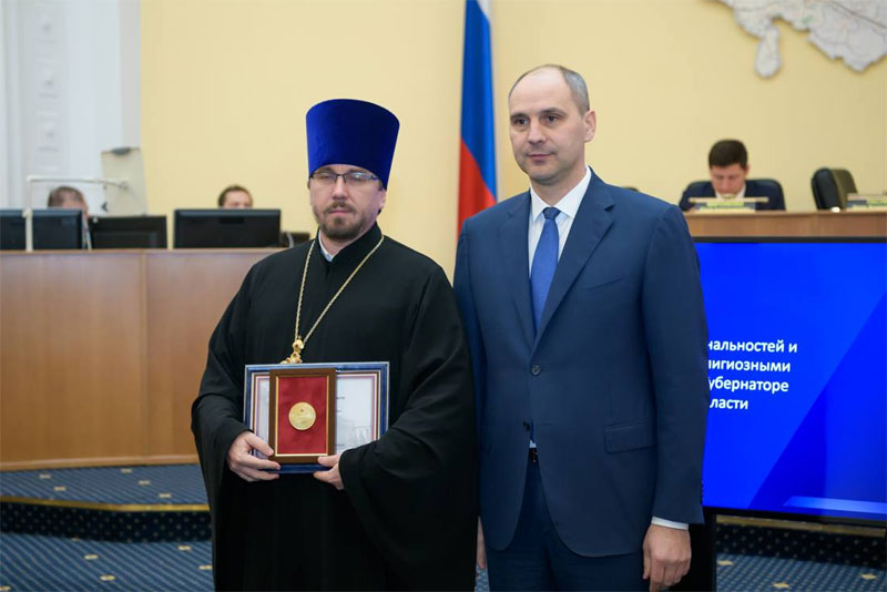 Губернатор Денис Паслер вручил наши первые награды за помощь во время весеннего паводка