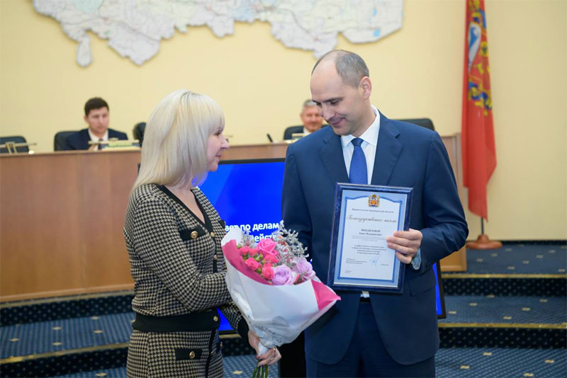 Губернатор Денис Паслер вручил наши первые награды за помощь во время весеннего паводка