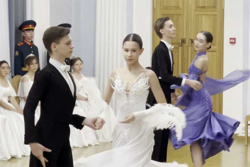 В Оренбуржье  III Губернаторский молодежный бал собрал одаренных ребят, кадетов и мастеров бальных танцев