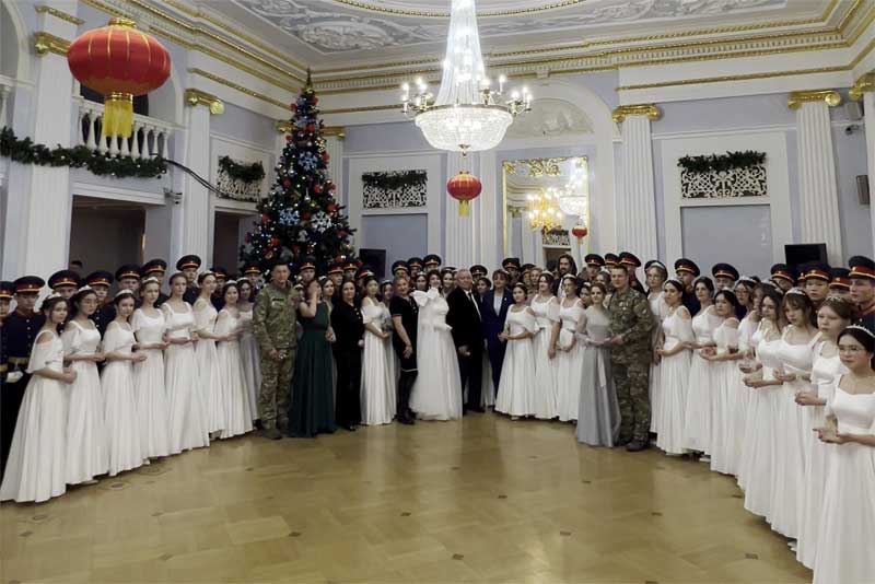 В Оренбуржье  III Губернаторский молодежный бал собрал одаренных ребят, кадетов и мастеров бальных танцев