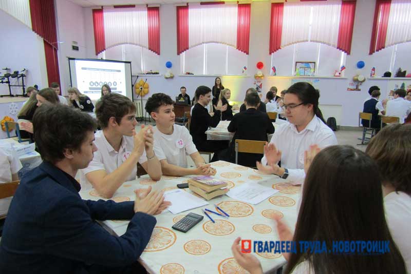 В Новотроицке определили знатоков физики среди школьников