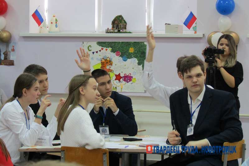 В Новотроицке определили знатоков физики среди школьников