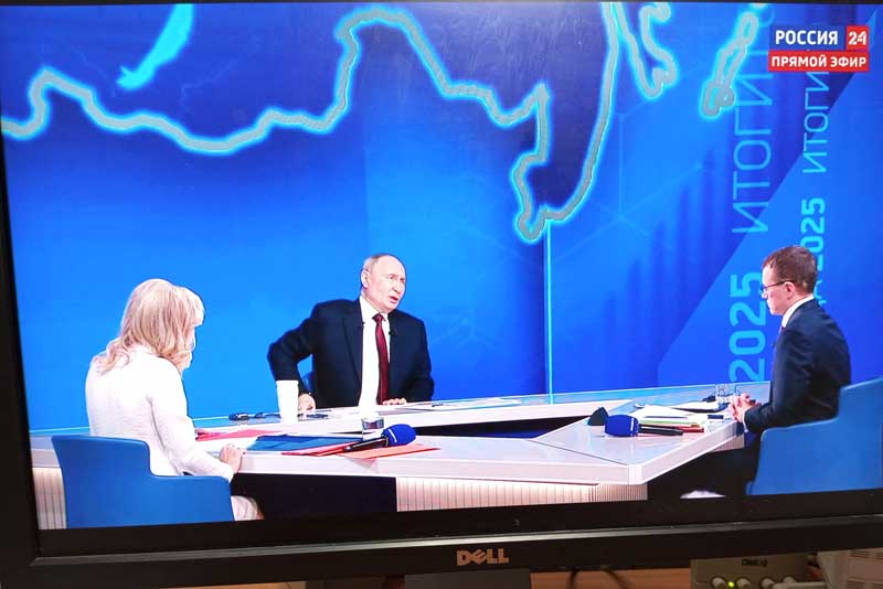 На прямую линию Владимира Путина поступили вопросы от жителей Оренбургской области