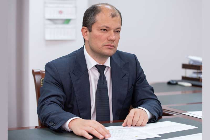 Генеральный директор УК «Уральская Сталь» Денис Сафин поздравил с Днем защитника Отечества