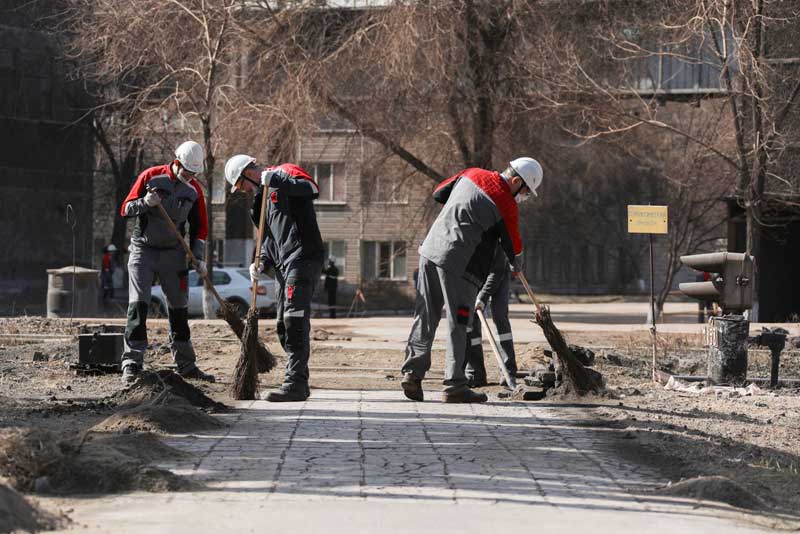 Новотроицкие металлурги вышли на субботники