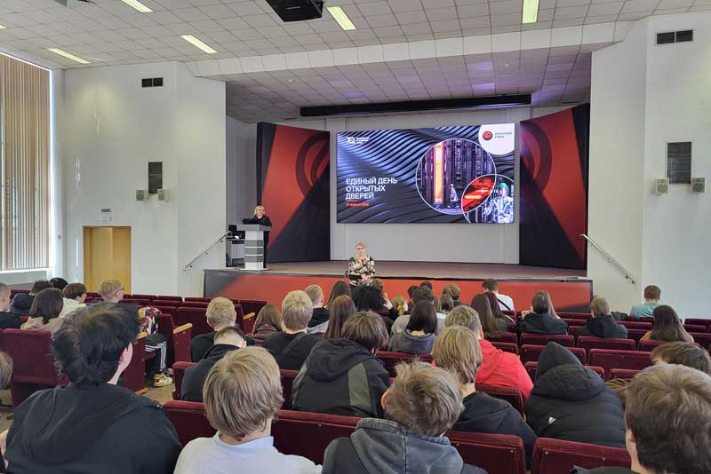 Уральская Сталь провела День открытых дверей для новотроицких старшеклассников