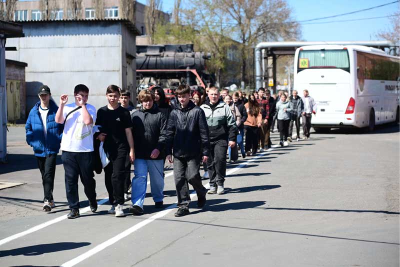 Уральская Сталь провела День открытых дверей для новотроицких старшеклассников