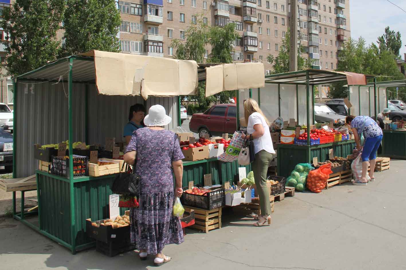 Садоводам определили места для торговли, но их недостаточно