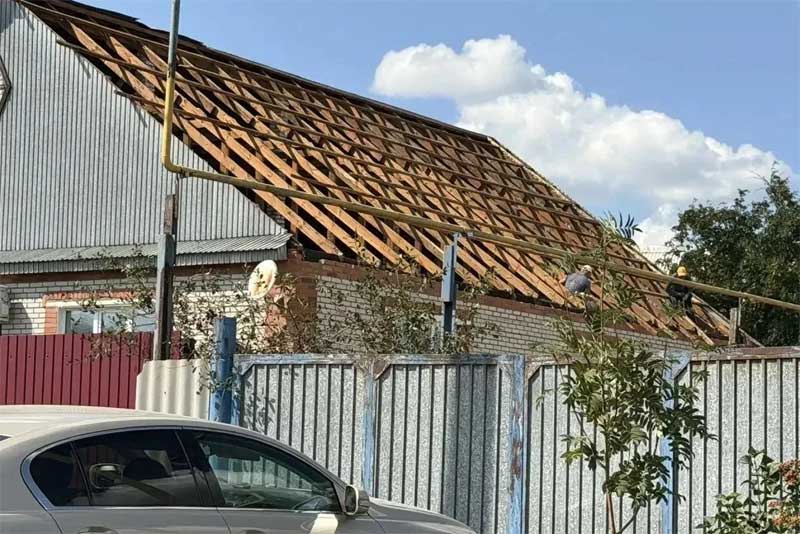 В Новоорском районе продолжаются работы по ликвидации последствий урагана